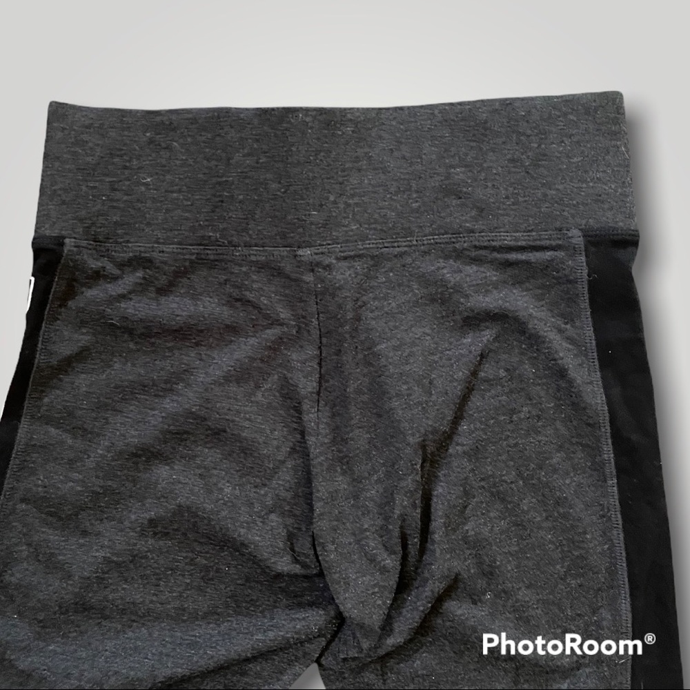 PINK Victoria's Secret Yoga Leggings Dark Heather Gray, Black, with Mesh Panels - Picture 6 of 11